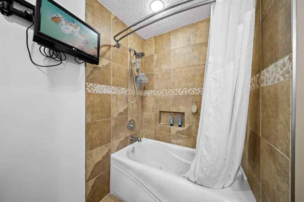 MLS® A2235798 - 3411 51A Avenue  in Southwest Innisfail Innisfail, Residential