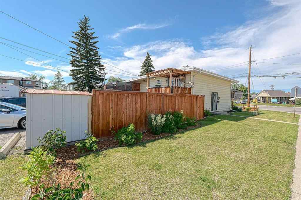 MLS® A2235819 - Unit #1 6505 36 Avenue NW in Bowness Calgary, Residential
