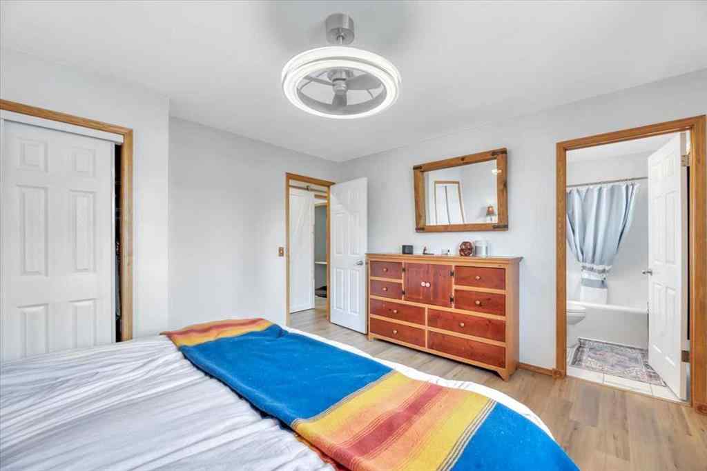 MLS® A2235868 - 325 Strathford Boulevard  in Strathaven Strathmore, Residential