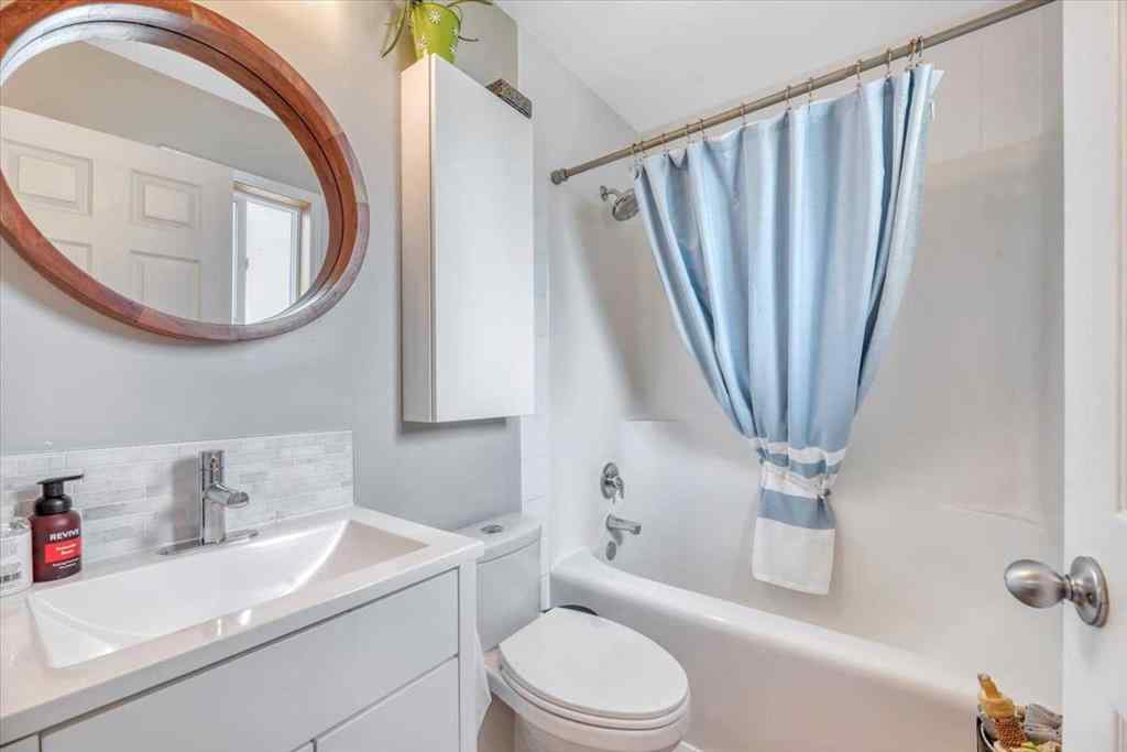MLS® A2235868 - 325 Strathford Boulevard  in Strathaven Strathmore, Residential