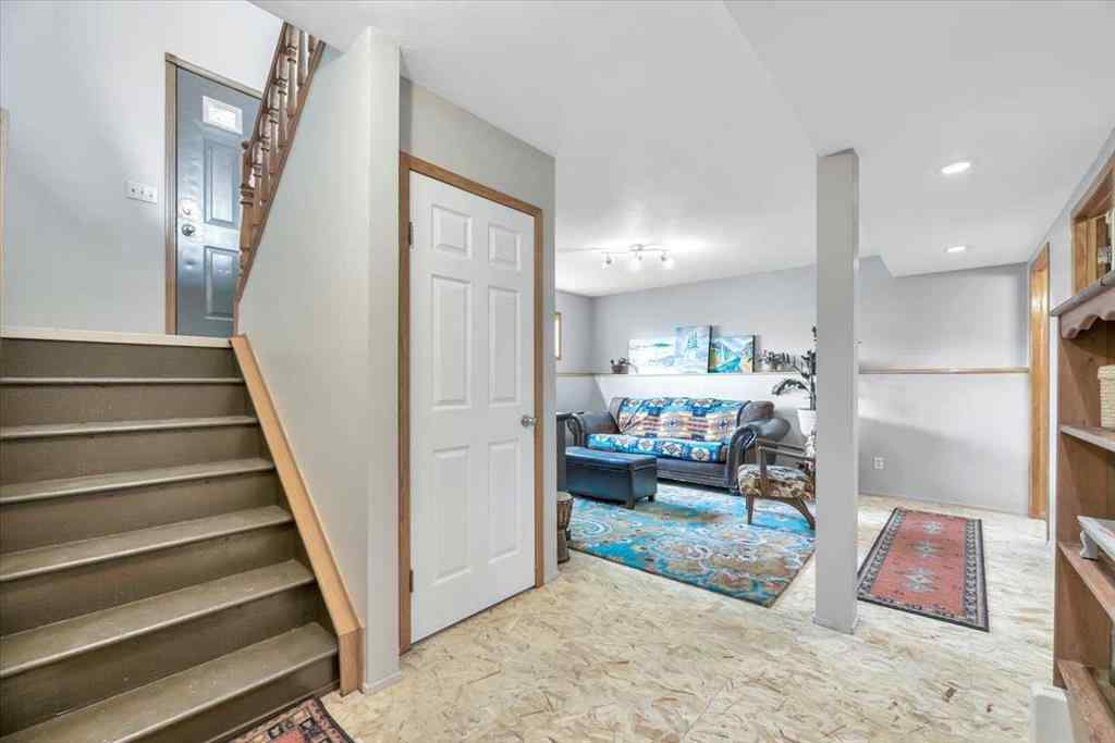 MLS® A2235868 - 325 Strathford Boulevard  in Strathaven Strathmore, Residential