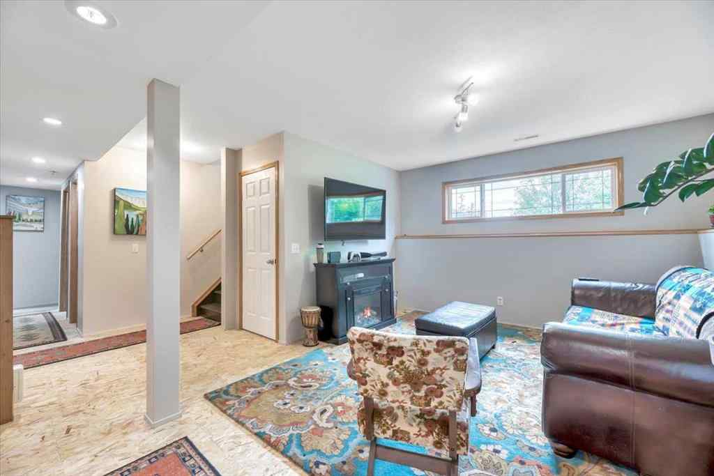 MLS® A2235868 - 325 Strathford Boulevard  in Strathaven Strathmore, Residential