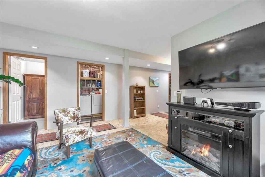 MLS® A2235868 - 325 Strathford Boulevard  in Strathaven Strathmore, Residential