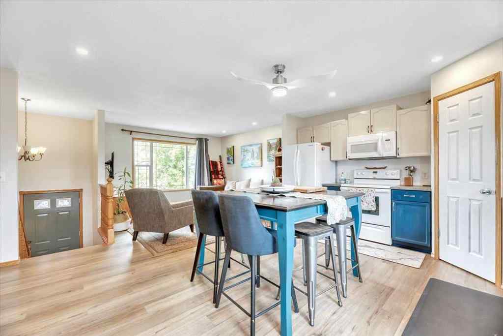 MLS® A2235868 - 325 Strathford Boulevard  in Strathaven Strathmore, Residential