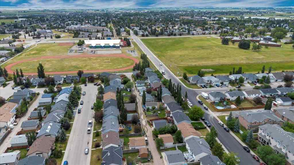 MLS® A2235868 - 325 Strathford Boulevard  in Strathaven Strathmore, Residential