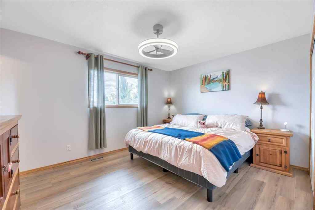 MLS® A2235868 - 325 Strathford Boulevard  in Strathaven Strathmore, Residential