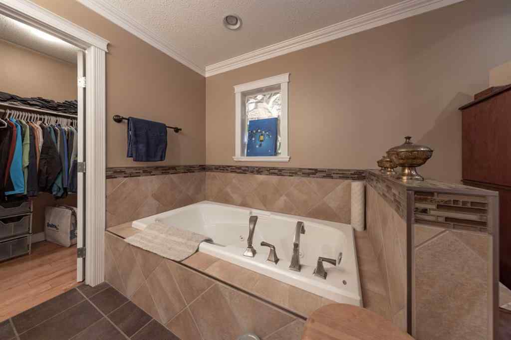 MLS® A2235968 - 4010 74 Avenue  in Parkview Estates Lloydminster, Residential