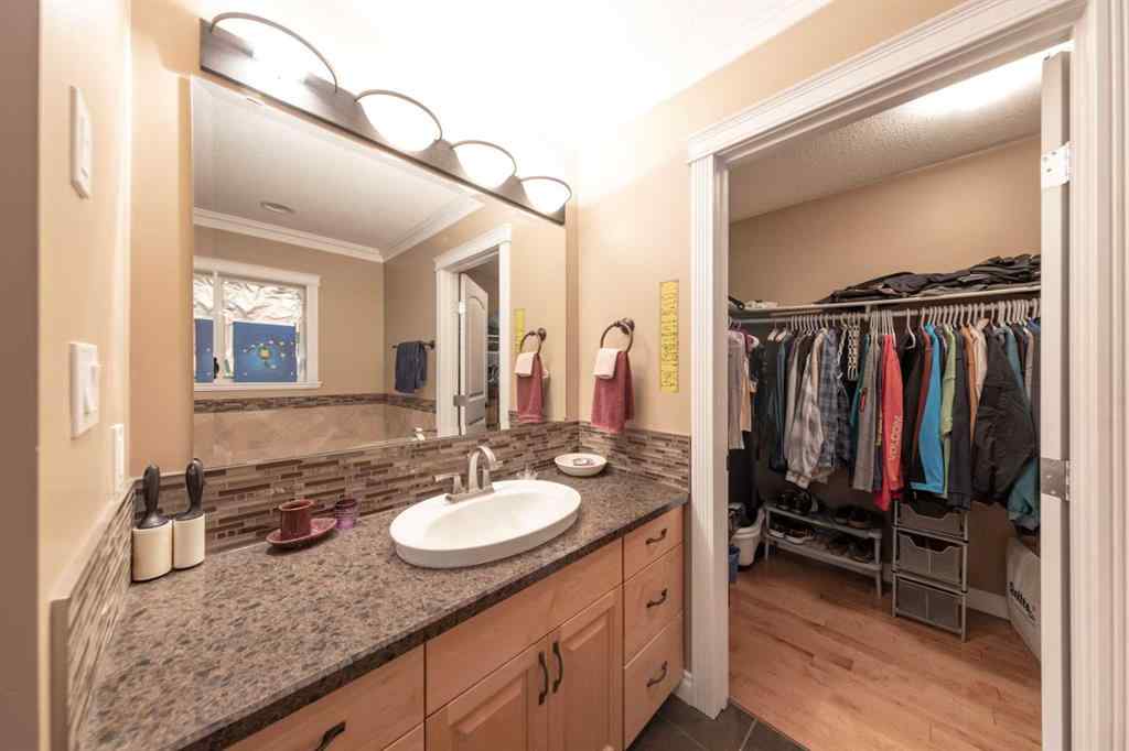 MLS® A2235968 - 4010 74 Avenue  in Parkview Estates Lloydminster, Residential