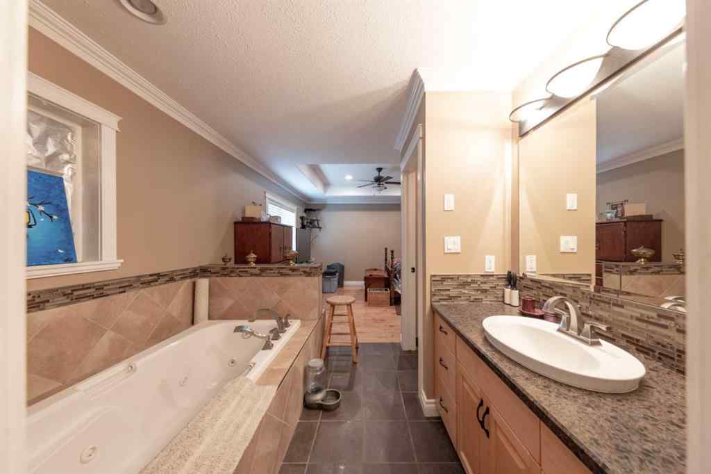 MLS® A2235968 - 4010 74 Avenue  in Parkview Estates Lloydminster, Residential