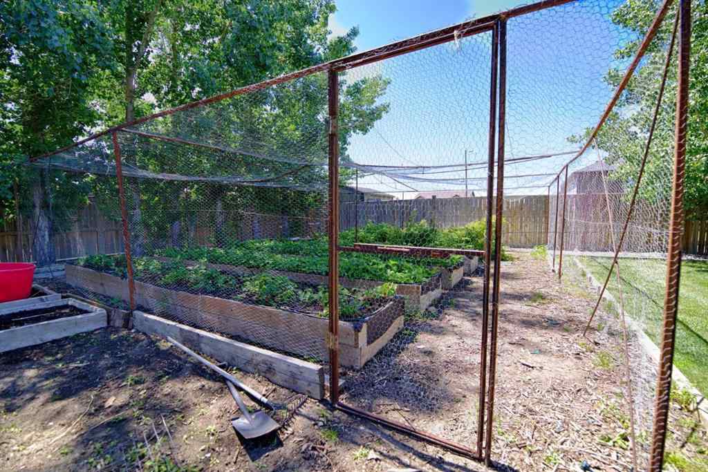 MLS® A2236066 - 521 12 Avenue W in NONE Barnwell, Residential