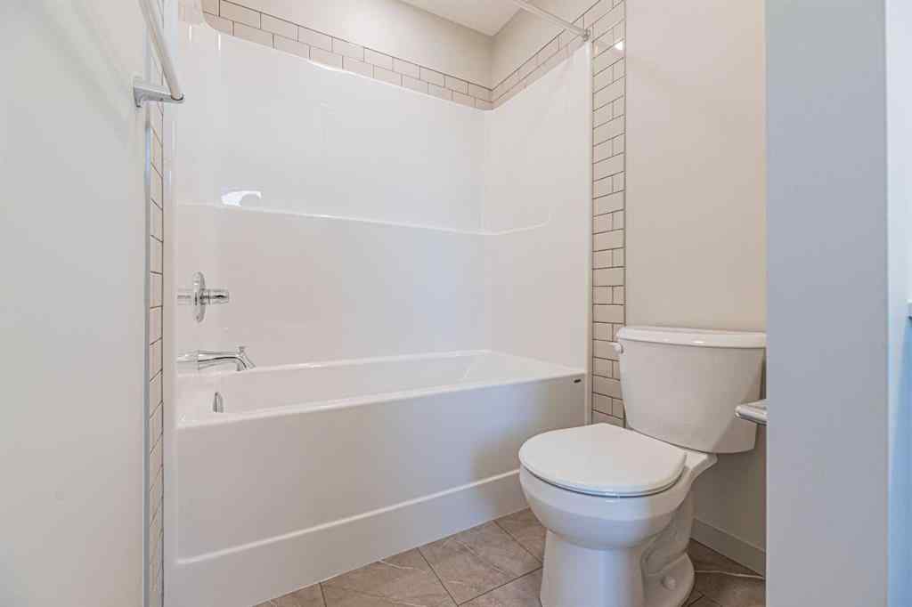 MLS® A2236067 - 914 Bayview Heights SW in Bayview Airdrie, Residential