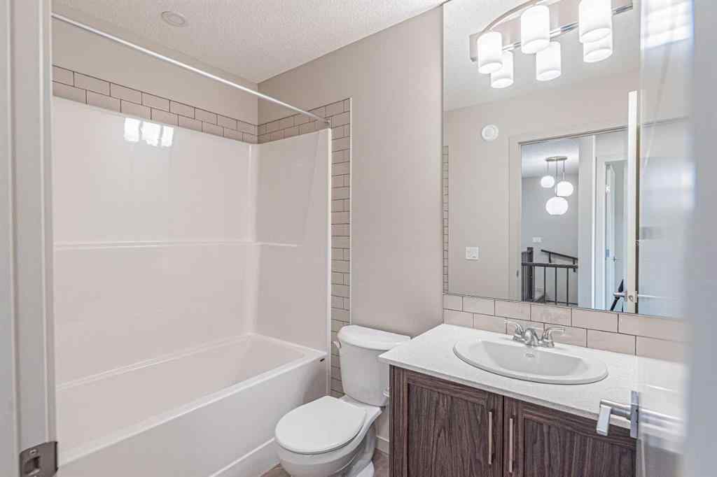 MLS® A2236067 - 914 Bayview Heights SW in Bayview Airdrie, Residential