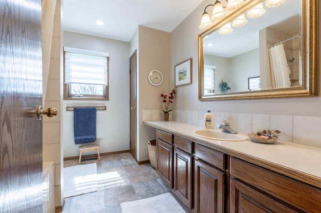 MLS® A2236076 - 45 Mountainview Crescent  in NONE Claresholm, Residential