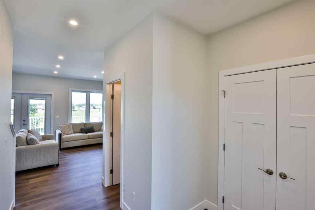MLS® A2236190 - 714 Fairways Drive  in NONE Vulcan, Residential