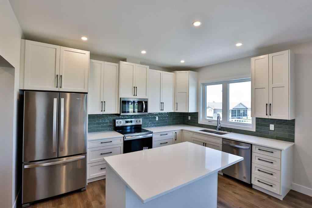 MLS® A2236190 - 714 Fairways Drive  in NONE Vulcan, Residential