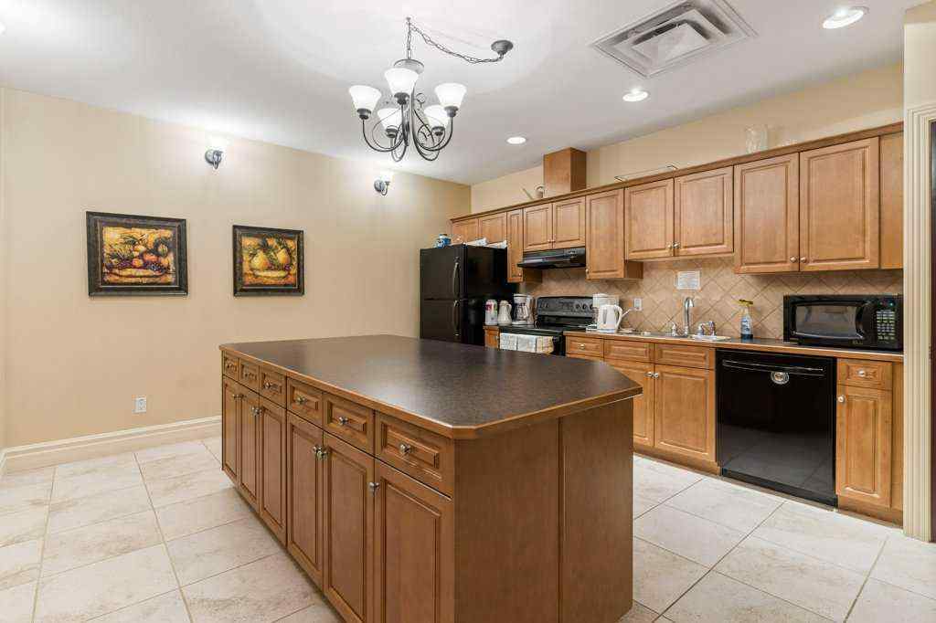 MLS® A2236219 - Unit #408 1726 14 Avenue NW in Hounsfield Heights/Briar Hill Calgary, Residential