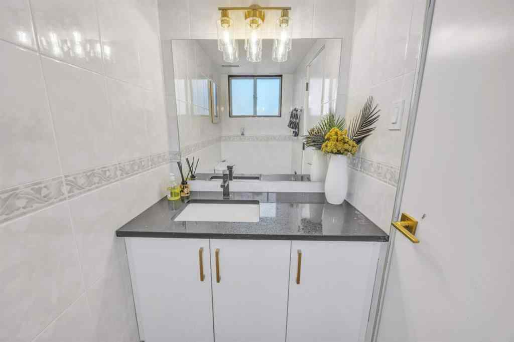 MLS® A2236229 - 5123 Brockington Road NW in Brentwood Calgary, Residential