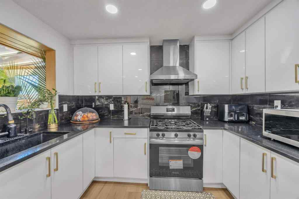 MLS® A2236229 - 5123 Brockington Road NW in Brentwood Calgary, Residential