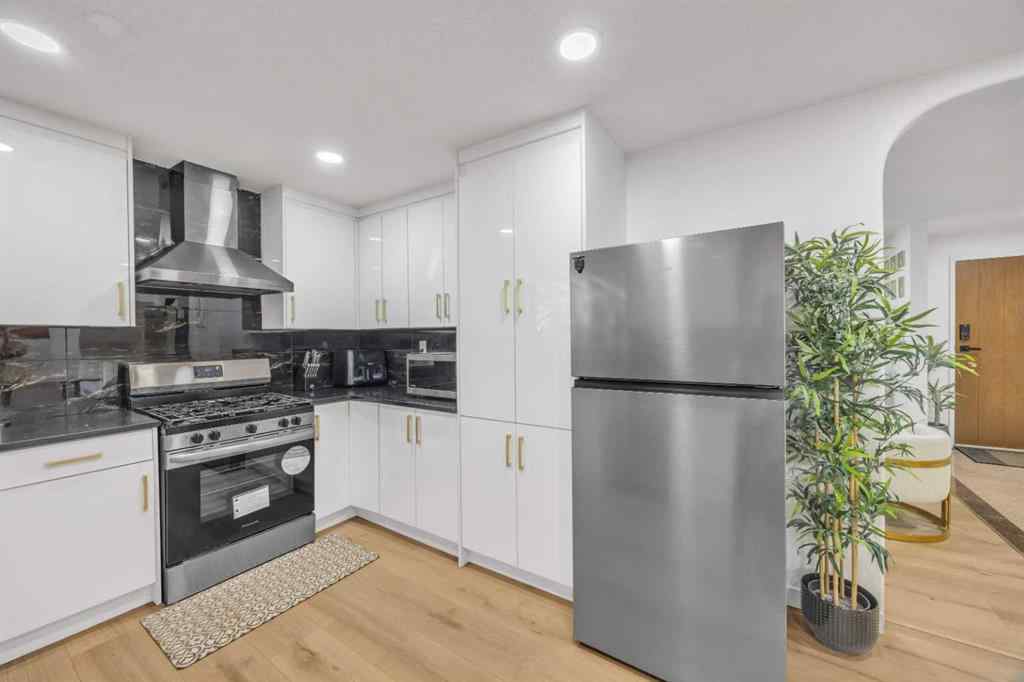 MLS® A2236229 - 5123 Brockington Road NW in Brentwood Calgary, Residential
