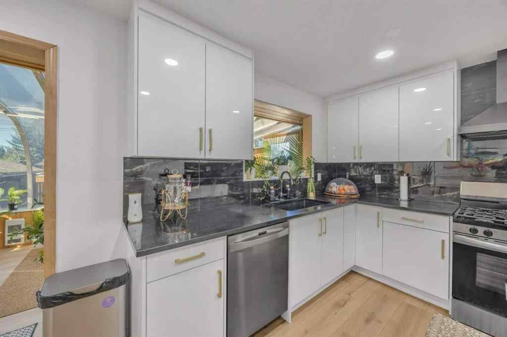 MLS® A2236229 - 5123 Brockington Road NW in Brentwood Calgary, Residential
