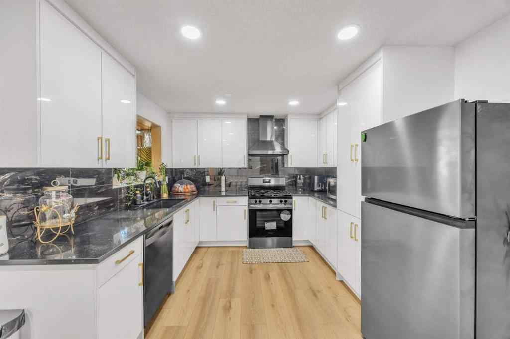 MLS® A2236229 - 5123 Brockington Road NW in Brentwood Calgary, Residential