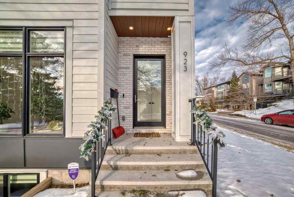 MLS® A2236235 - 923 36A Street NW in Parkdale Calgary, Residential