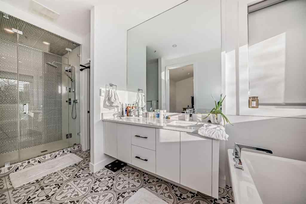 MLS® A2236235 - 923 36A Street NW in Parkdale Calgary, Residential