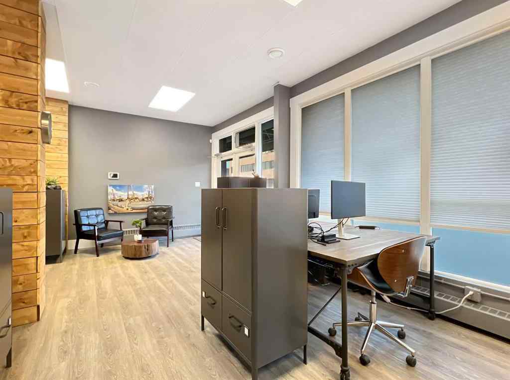 MLS® A2236318 - 312 14 Street NW in Hillhurst Calgary, Commercial
