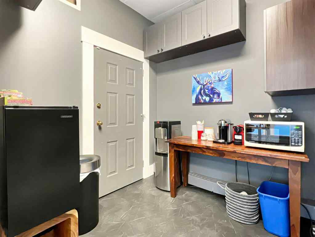 MLS® A2236318 - 312 14 Street NW in Hillhurst Calgary, Commercial