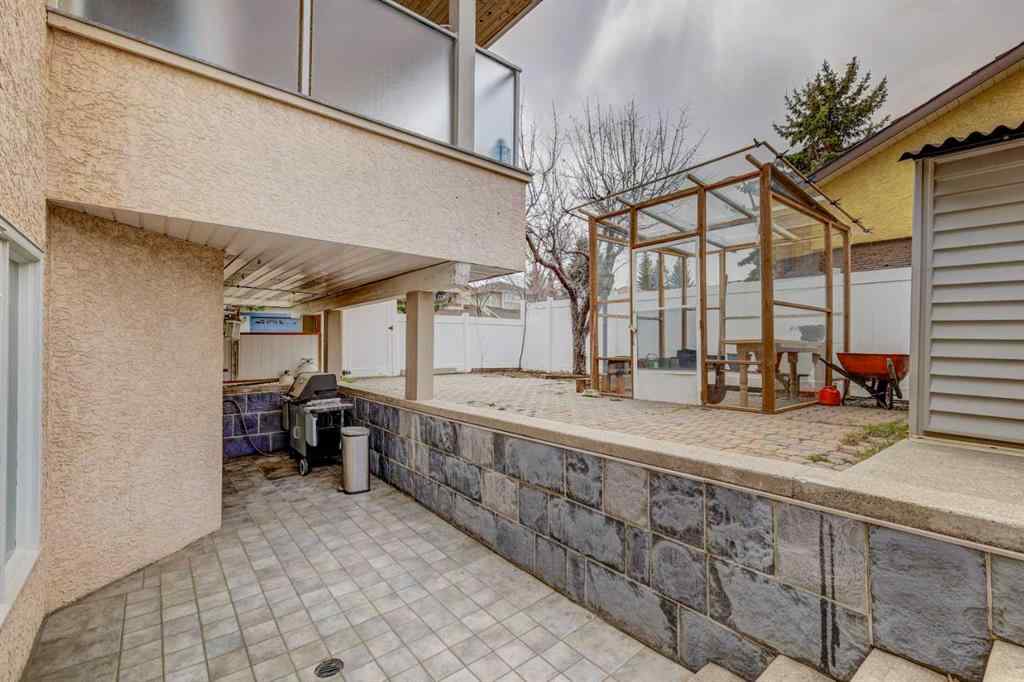 MLS® A2236348 - 220 Santana Bay NW in Sandstone Valley Calgary, Residential