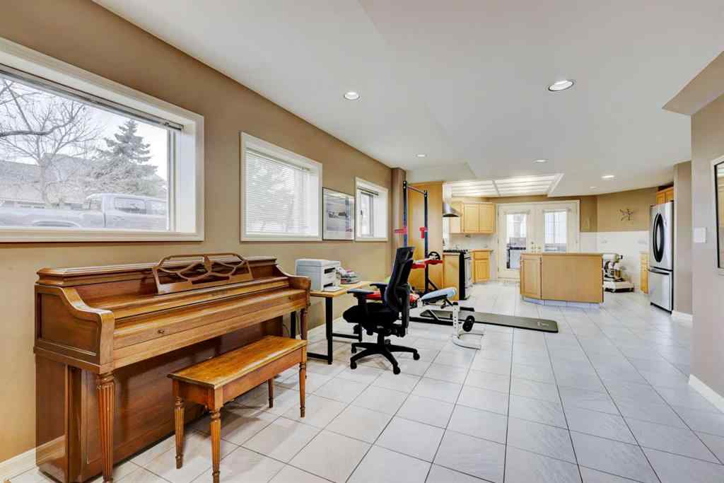 MLS® A2236348 - 220 Santana Bay NW in Sandstone Valley Calgary, Residential