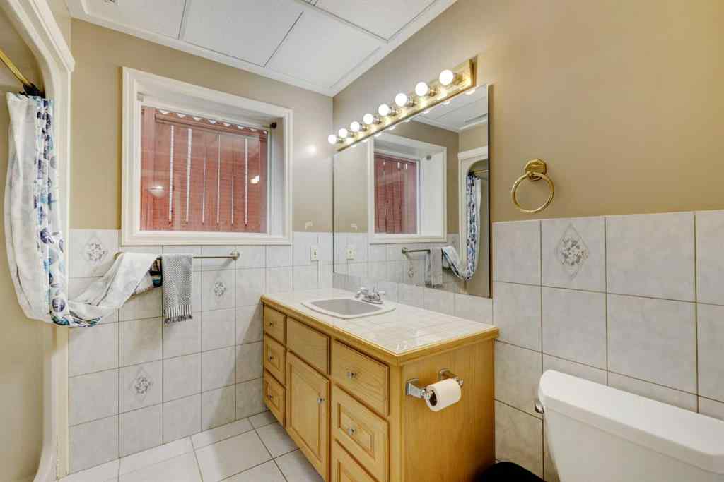 MLS® A2236348 - 220 Santana Bay NW in Sandstone Valley Calgary, Residential