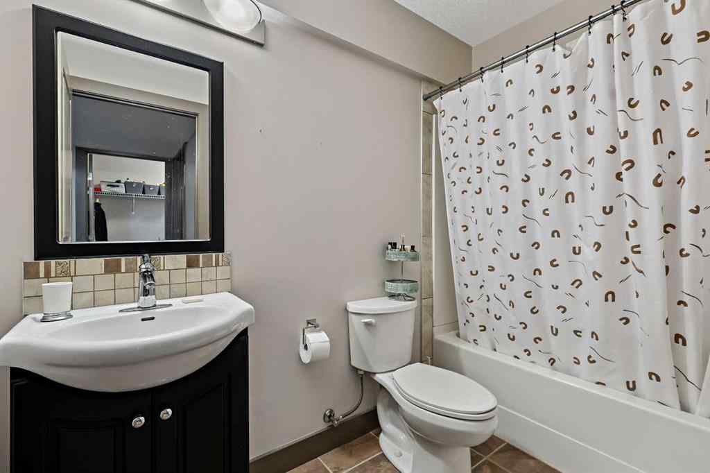 MLS® A2236482 - 2122B 52 Avenue SW in North Glenmore Park Calgary, Residential