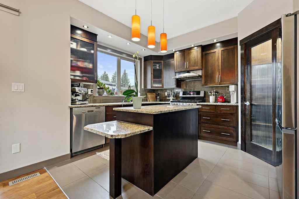 MLS® A2236482 - 2122B 52 Avenue SW in North Glenmore Park Calgary, Residential