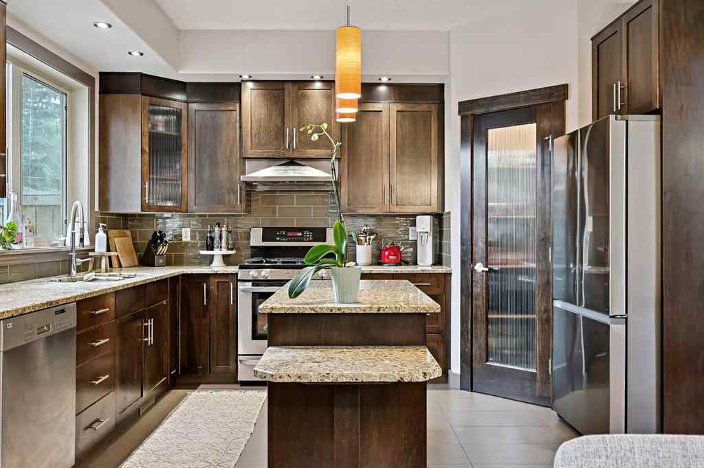 MLS® A2236482 - 2122B 52 Avenue SW in North Glenmore Park Calgary, Residential