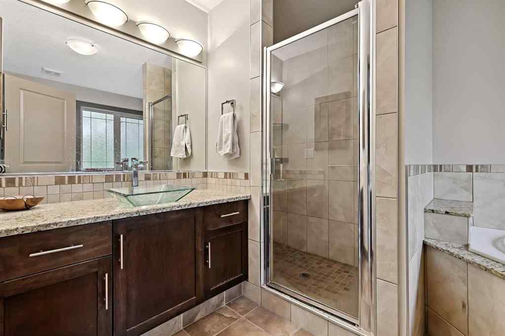 MLS® A2236482 - 2122B 52 Avenue SW in North Glenmore Park Calgary, Residential
