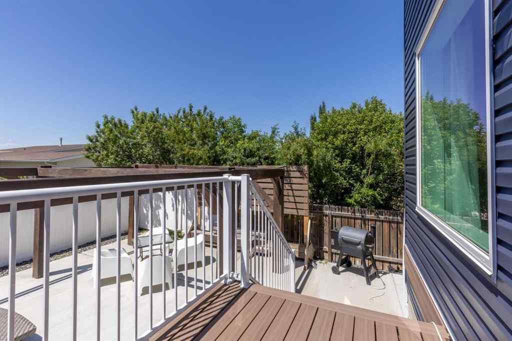 MLS® A2236488 - 4889 7th Street W in NONE Claresholm, Residential