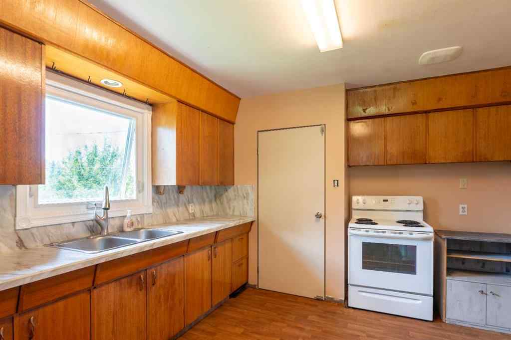 MLS® A2236523 - 3902 45 Street  in Riverside Ponoka, Residential