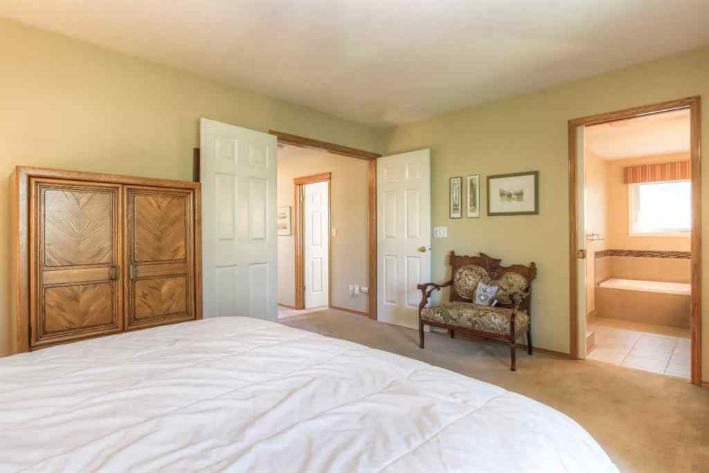 MLS® A2236524 - 961 Sierra Morena Court SW in Signal Hill Calgary, Residential
