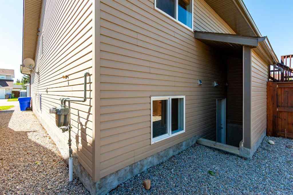 MLS® A2236576 - 5124 42 Street  in NONE Olds, Residential