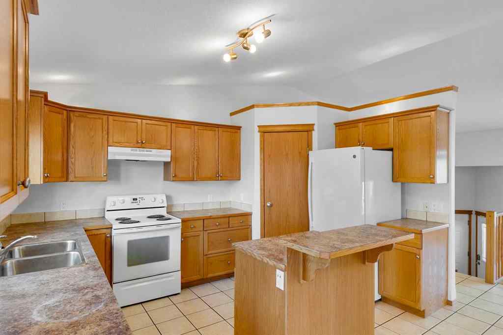 MLS® A2236576 - 5124 42 Street  in NONE Olds, Residential