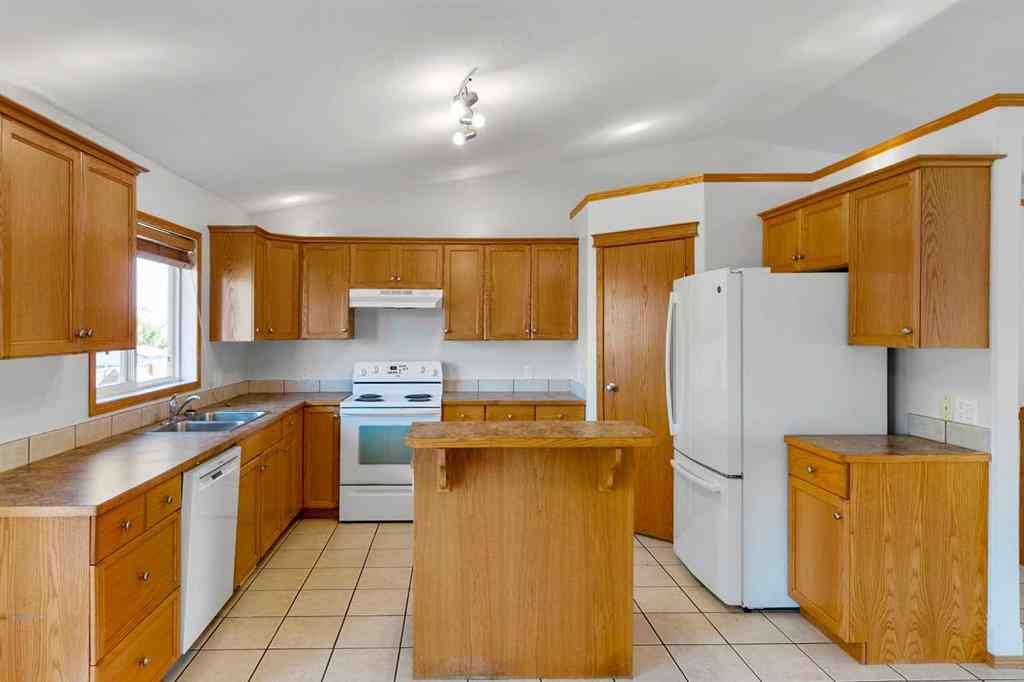 MLS® A2236576 - 5124 42 Street  in NONE Olds, Residential