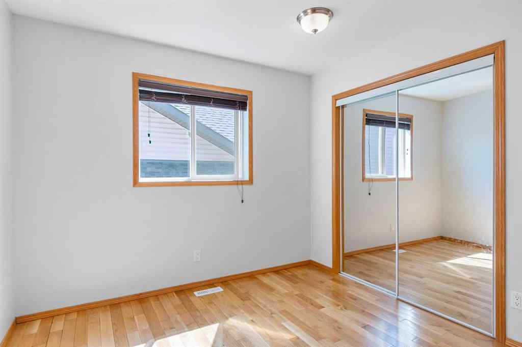 MLS® A2236576 - 5124 42 Street  in NONE Olds, Residential