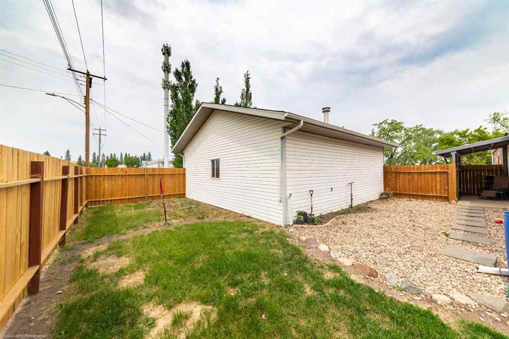 MLS® A2236602 - 27 Railway Avenue S in Marwayne Marwayne, Commercial