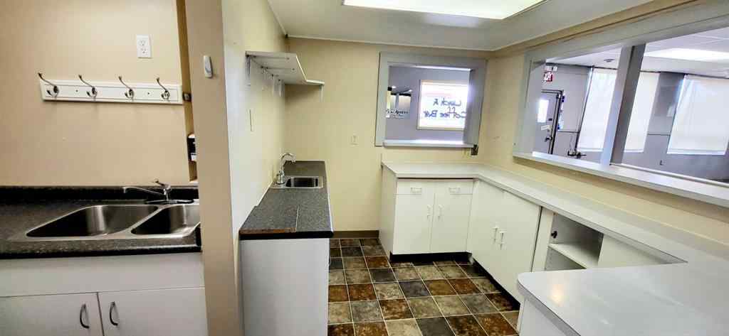 MLS® A2236602 - 27 Railway Avenue S in Marwayne Marwayne, Commercial