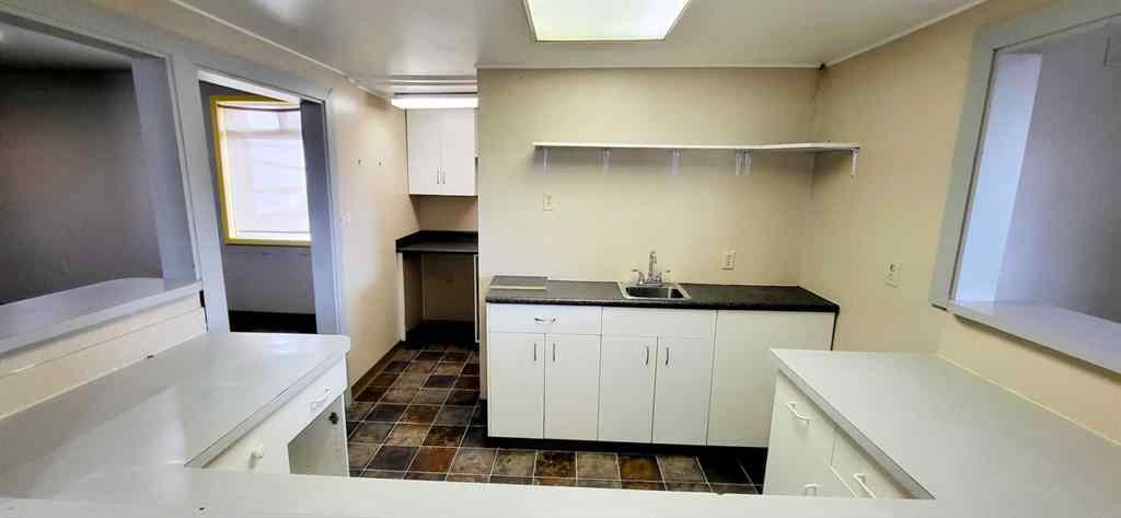 MLS® A2236602 - 27 Railway Avenue S in Marwayne Marwayne, Commercial