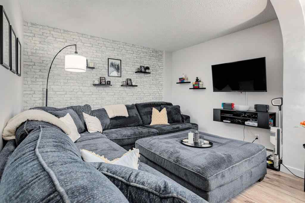 MLS® A2236694 - Unit #302 314 14 Street NW in Hillhurst Calgary, Residential