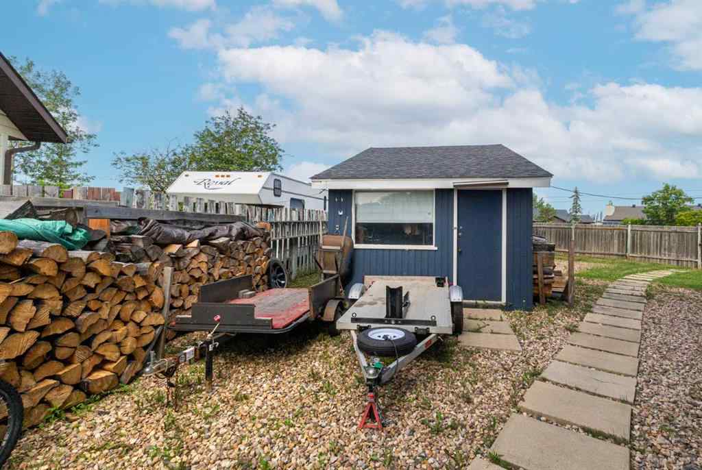 MLS® A2236721 - 185 Oaks Bay  in Dickinsfield Fort McMurray, Residential