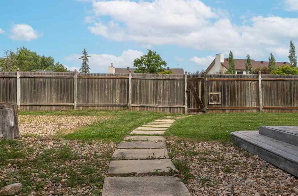 MLS® A2236721 - 185 Oaks Bay  in Dickinsfield Fort McMurray, Residential