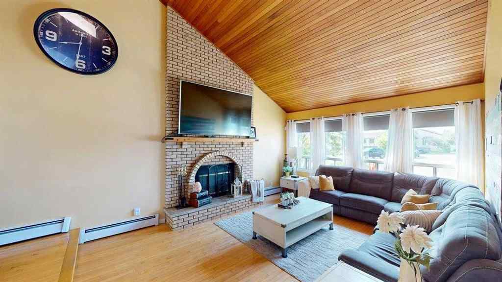 MLS® A2236721 - 185 Oaks Bay  in Dickinsfield Fort McMurray, Residential